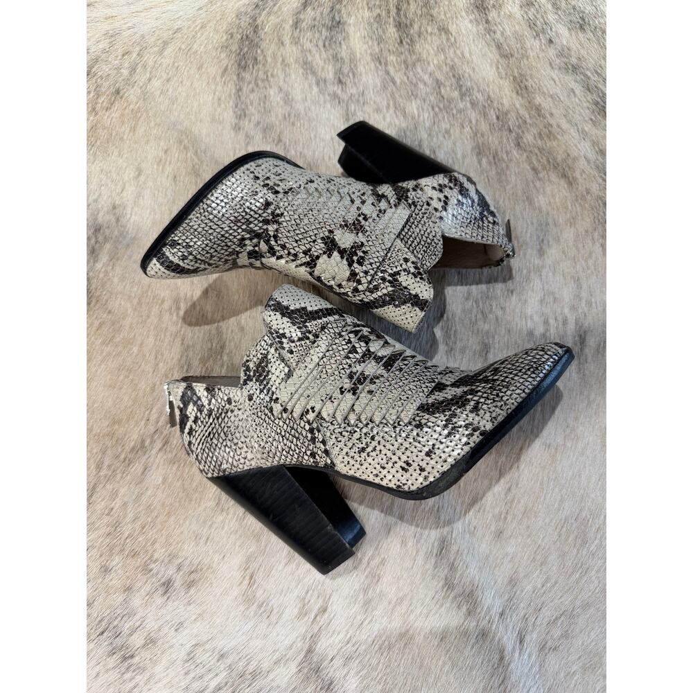 Vince Camuto Snakeskin Pointed Toe Western Ankle Boots Size 8